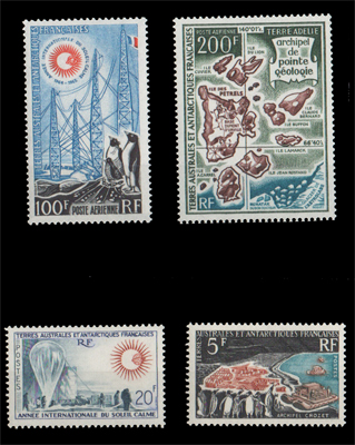 Lots de 4 timbres luxes 1ères émissions des TAFF TTB