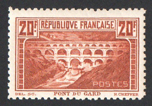 Pont du Gard dentelé 11, fraîcheur postale TB centrage SUP
